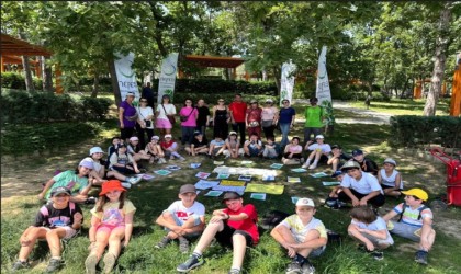 Bursada öğrenciler bir günü doğada geçirdi, çöp topladı