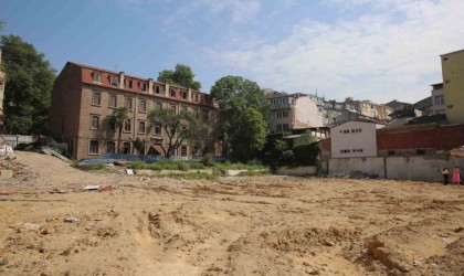 Büyükakın: Yıkılan vergi dairesinin yerine park yapılacak