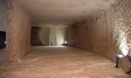 Büyükkılıç, dünyada örneği olmayan kayadan oyma müzeyi inceledi