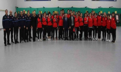 Büyükkılıç, Okçuluk Milli Takımına seçilen Büyükşehir Belediyesi Spor Kulübü sporcularını tebrik etti