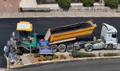 Büyükşehir Nazillide yolları yeniliyor