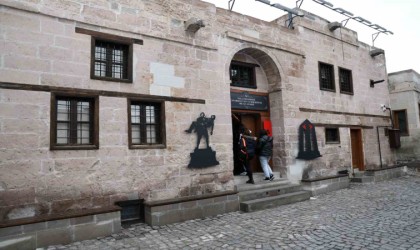Çanakkale Müzesine ünlü akını