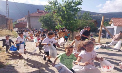 Çocuklar, bayram coşkusunu adak geleneğiyle erken yaşadı