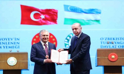 Cumhurbaşkanı Erdoğan, Özbekistan Cumhurbaşkanı Mirziyoyeve Devlet Nişanı tevcih etti