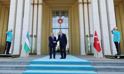 Cumhurbaşkanı Erdoğan, Özbekistan Cumhurbaşkanı Mirziyoyevi resmi törenle karşıladı