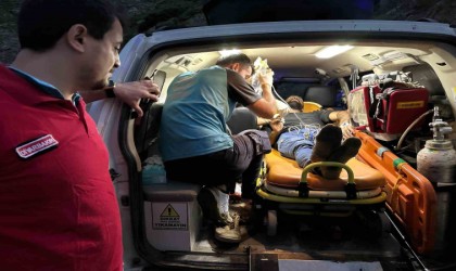 Dağda rahatsızlanan çoban 9 saatlik zorlu çalışma ile hastaneye sevk edildi