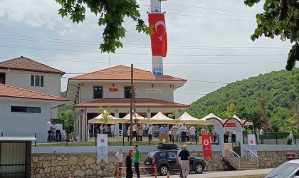 Depremin merkez üssünde yıkılan cami, 20 ay sonra yeniden ibadete açıldı