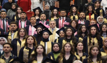 ERÜ Halil Bayraktar Sağlık Hizmetleri Meslek Yüksekokulu, yeni mezunlarını verdi