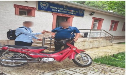 Geçen yıl çalınan motosiklet polis tarafından sahibine teslim edildi