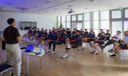 Hakem Gözübüyükten A Milli Takıma sunum