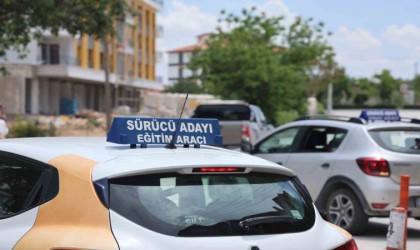 İlk araç sürüşünde Eş ve babadan hoca olmaz uyarısı