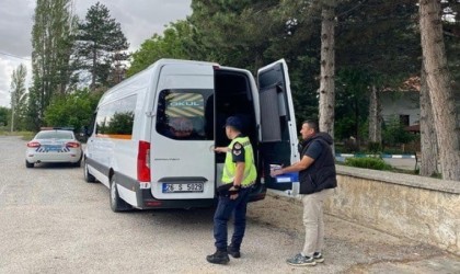 Jandarma 11 okul servis aracı sürücüsüne toplamda 25 bin 55 TL para cezası kesti