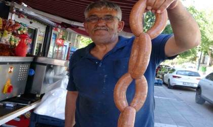 Kayseride kurban etleri sucuk oluyor