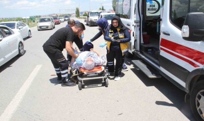 Konyada 4 kişinin yaralandığı zincirleme kazada, ağlayan çocukları polis ve vatandaşlar sakinleştirdi