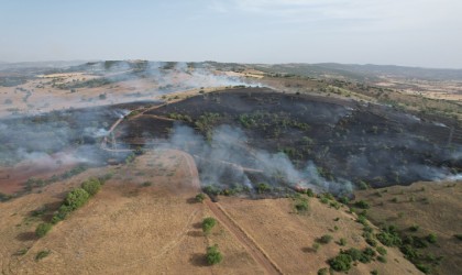 Kulada makilik alanda çıkan yangın 50 dönümde etkili oldu