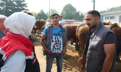 Kurban bayramı öncesi hayvan satış yerinde denetim yapıldı