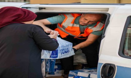 Kuşadası Belediyesinden çocuklara 143 bin 100 litre süt desteği