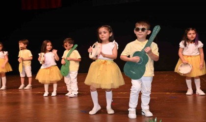 Manavgatta miniklerin mezuniyet sevinci