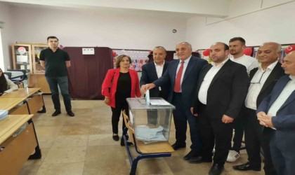 MHP Pınarbaşı Belediye Başkan Adayı Uzunluoğlu oyunu kullandı