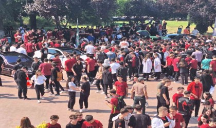 Öğrencilerin modifiye araç tutkusu okula sığmadı