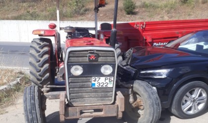 Otomobil traktöre çarptı: 1 yaralı