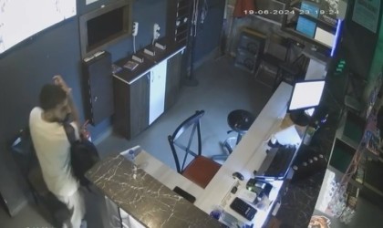 Oyun konsolu hırsızlığı kamerada