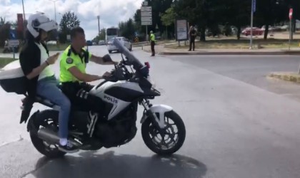 Polis bu kez suçlu yakalamak için değil üniversite adaylarının geleceği için gaza bastı