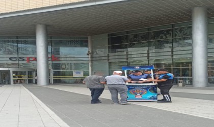 Polisler vatandaşları dolandırıcılık ve hırsızlık olaylarına karşı bilgilendirdi