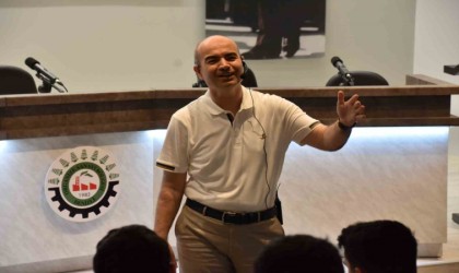 Prof. Dr. Ersan Öz, Denizlili öğrencilerle buluştu.