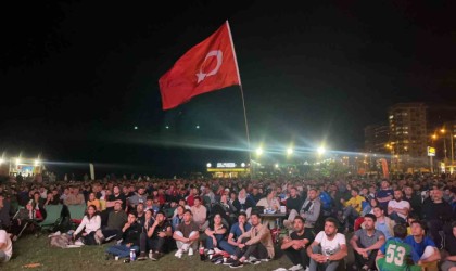 Rize sahilinde milli maç sevinci yaşandı