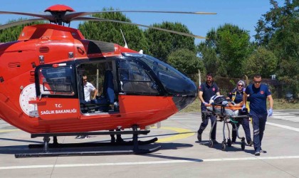 Samsunda kazada yaralanan yaşlı kadın ambulans helikopterle hastaneye sevk edildi