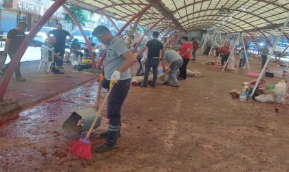 Şehzadelerde kurban kesim yerlerine anında temizlik