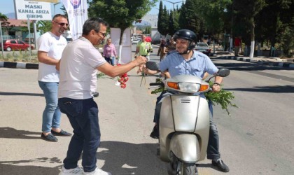 Şehzedeler Belediyesi kabristanda yüreklere dokundu
