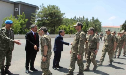 Şırnak Valisi Atay, güvenlik güçleriyle bayramlaştı