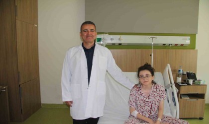 Skolyoz hastalığı olan kız çocuğu sağlığına kavuştu