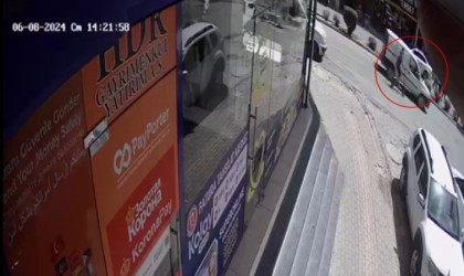 Ticari araç ile elektrikli scooterın çarpışma anı güvenlik kamerasında