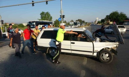 Tofaşlar kafa kafaya çarpıştı, o anlar güvenlik kamerasına yansıdı
