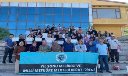 Türk Ocağı Millî Mefkûre Mektebinde mezuniyet berat töreni