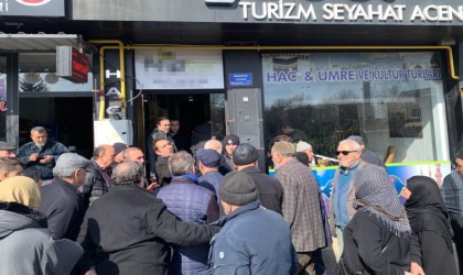 Umre hayali kuran vatandaşları milyonlarca lira dolandıran şüphelilerin davası ertelendi