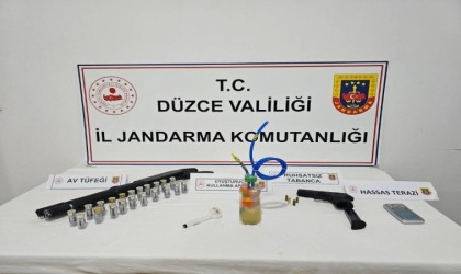Uyuşturucu kullanan 3 şahıs ve yurda kaçak yollarla giren 2 kişi yakalandı