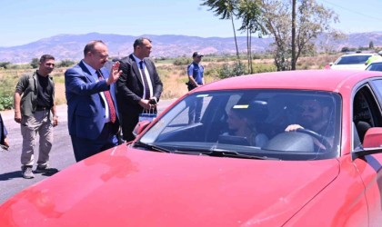 Vali Canbolat uygulama noktasında sürücülerle bayramlaştı