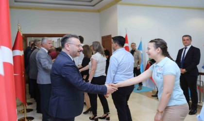 Vali Hüseyin Aksoy valilik personeli ile bayramlaştı