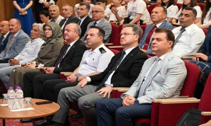 Vali Ünlü, Manisanın İncileri Türkiyenin Birincileri ödül törenine katıldı