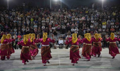 Yıldırımda ‘Erguvan coşkusu