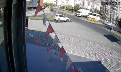 10 kişinin yaralandığı kaza güvenlik kamerasında