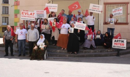 8 yıldır PKKnın elinde olan kız, oturma eyleminde olan ailesine kavuşacak