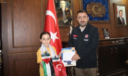 9 yaşındaki Betülden Filistinli çocuklar için bağış