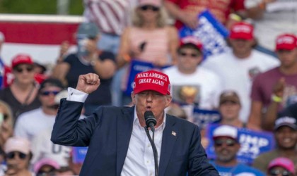 ABD Yüksek Mahkemesi, Trumpın anayasal yetkileri dahilinde yaptığı eylemlerde “mutlak dokunulmazlığa” sahip olduğuna hükmetti