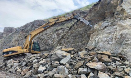 Ağrıda sondaj, zemin stabilizasyon, yol genişletme çalışmaları devam ediyor