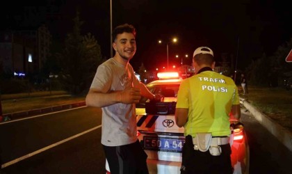 Alkollü sürücü aracı kendisinin kullanmadığını söyledi, kamera kayıtlarını izleyince ikna oldu